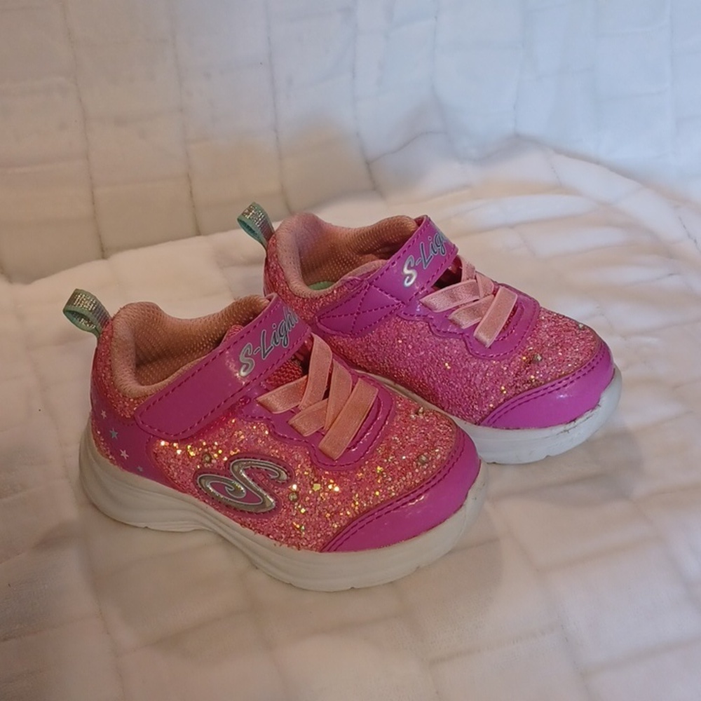 Skechers lights little girl size 5 lights up as you walk
